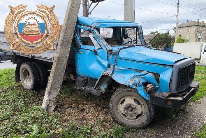 ДТП Грузовик врезался в столб.jpg